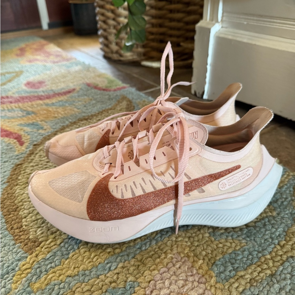Nike Wmns Zoom Gravity in the 'Echo Pink' colorway size 8.5